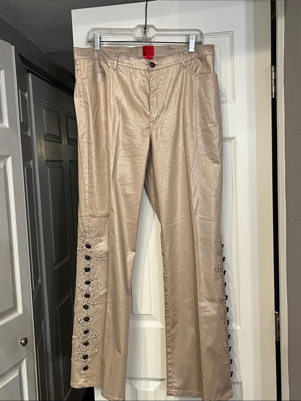 Vera Vera shimmering, Beige Stunning Embellished Ladies Party Jeans. NWOT Sz 12